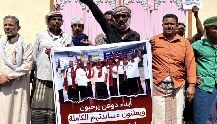 انتفاضة-شعبية-في-دوعن-حضرموت-تضامن-مع-فرقة-البندر-للمسرح-3-1130×580