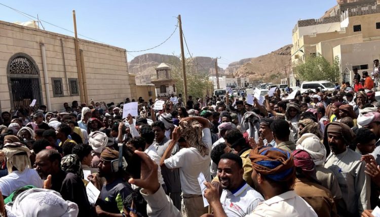 انتفاضة-شعبية-في-دوعن-حضرموت-تضامن-مع-فرقة-البندر-للمسرح0-1130×580