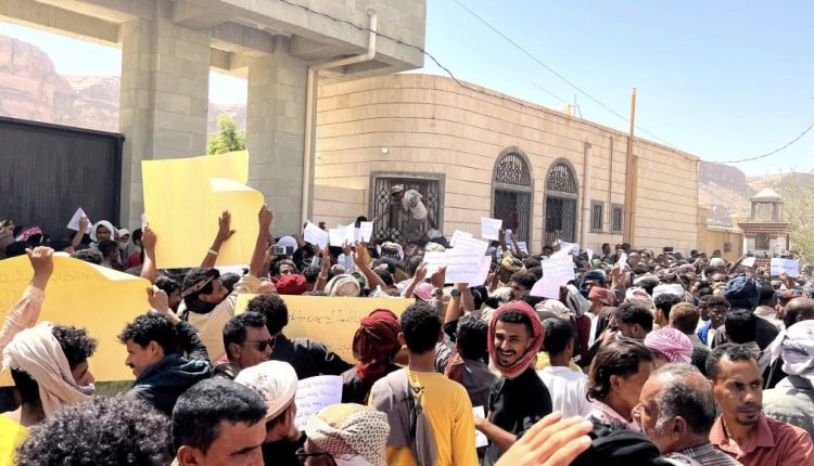 انتفاضة-شعبية-في-دوعن-حضرموت-تضامن-مع-فرقة-البندر-للمسرح1-1130×580