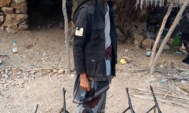 اسلحة-طارق-صالح-عفاش-بيد-ابناء-الوازعية-تعز (1)